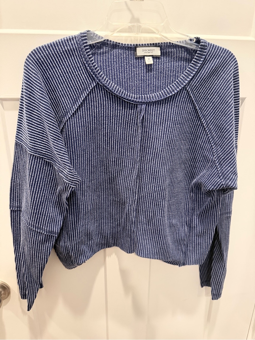 Discreet NYC Blue Ribbed Cropped Dolman Sleeve Top Medium